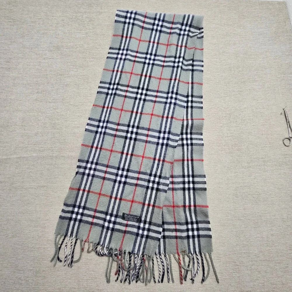 Burberrys Scarf Grey One Size Lambswool Nova Check Plaid Vintage Made in England